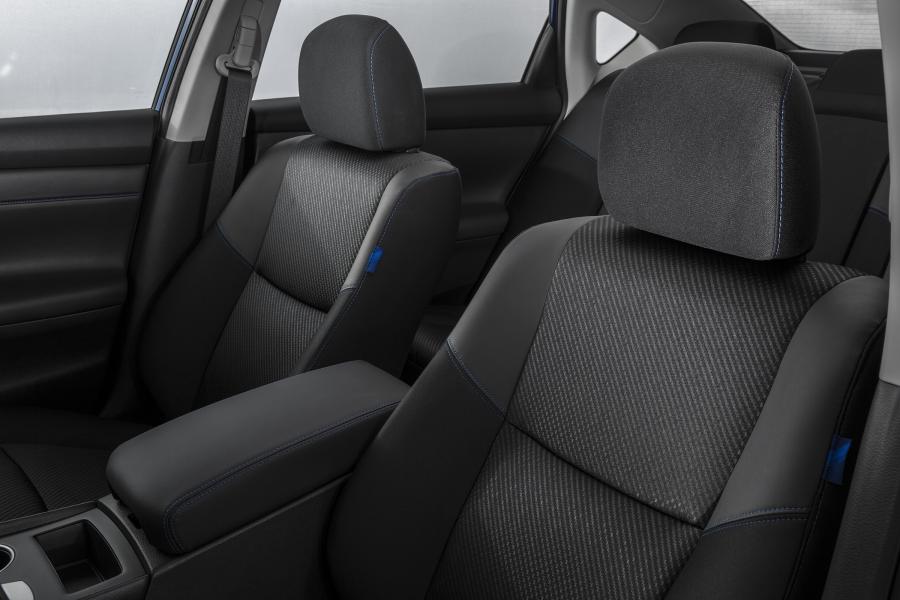 Интерьер Nissan Altima SR 2016 года  (фото 7 из 13)